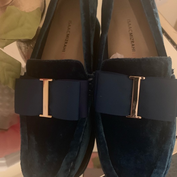 Isaac Mizrahi Velvet Teal Moccasin. - Picture 2 of 3